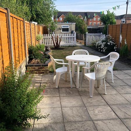 Edinburgh Street Home - Beautiful House With Free Parking And Wifi, Equipped With Comfy Furnitures Свіндон Екстер'єр фото