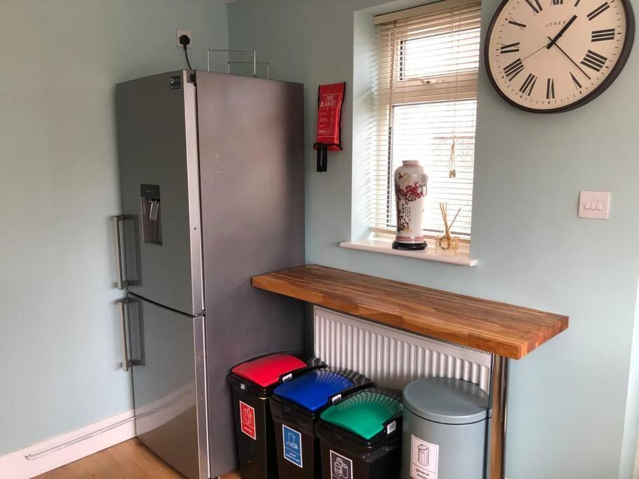 Edinburgh Street Home - Beautiful House With Free Parking And Wifi, Equipped With Comfy Furnitures Свіндон Екстер'єр фото