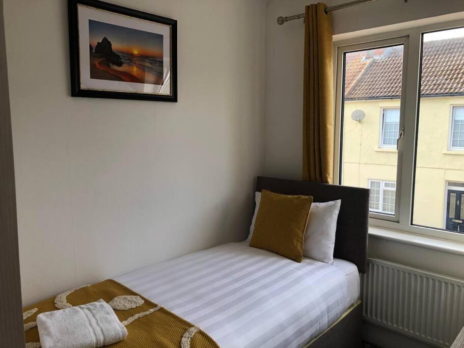 Edinburgh Street Home - Beautiful House With Free Parking And Wifi, Equipped With Comfy Furnitures Свіндон Екстер'єр фото