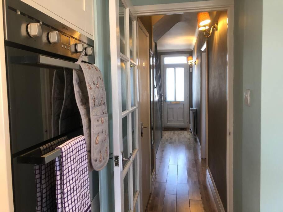 Edinburgh Street Home - Beautiful House With Free Parking And Wifi, Equipped With Comfy Furnitures Свіндон Екстер'єр фото