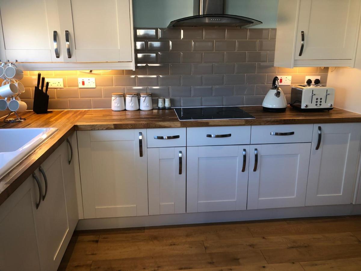 Edinburgh Street Home - Beautiful House With Free Parking And Wifi, Equipped With Comfy Furnitures Свіндон Екстер'єр фото