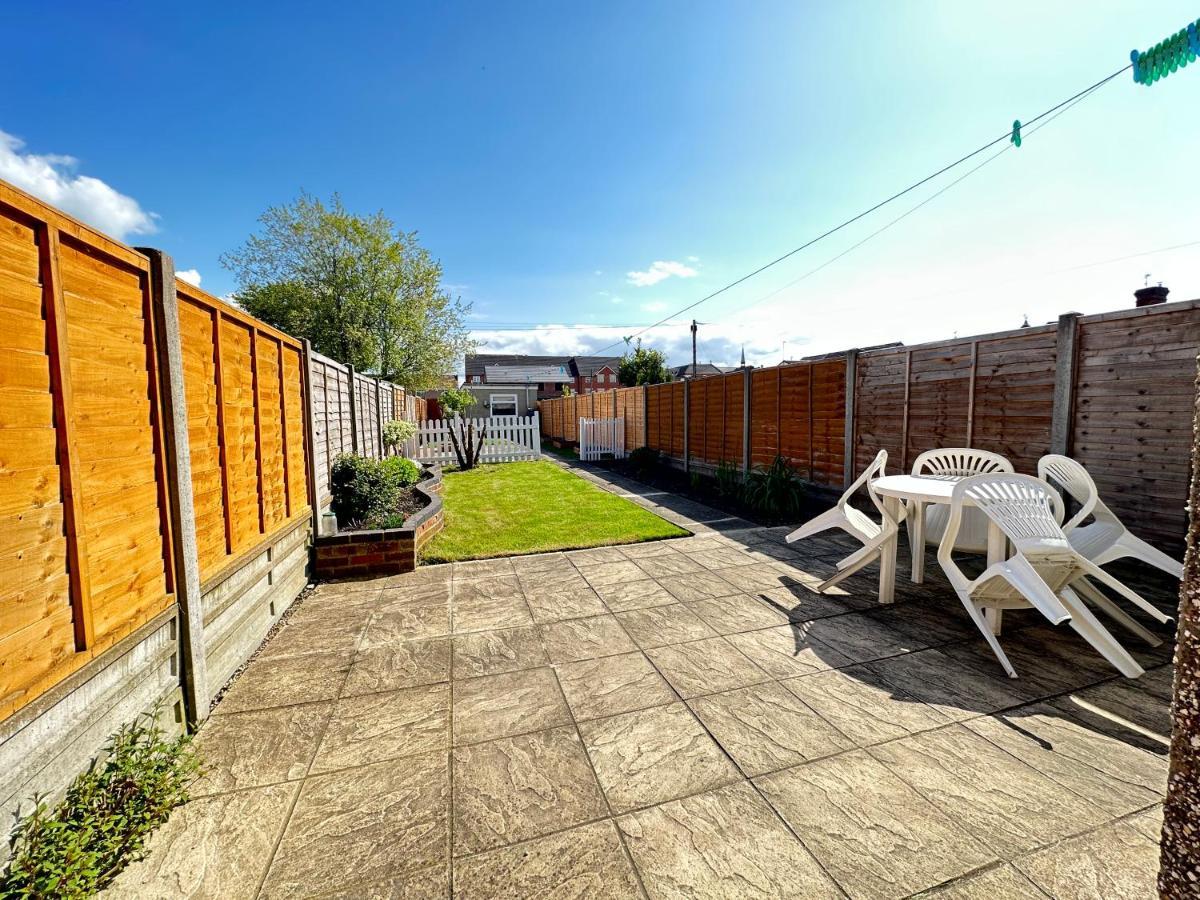 Edinburgh Street Home - Beautiful House With Free Parking And Wifi, Equipped With Comfy Furnitures Свіндон Екстер'єр фото